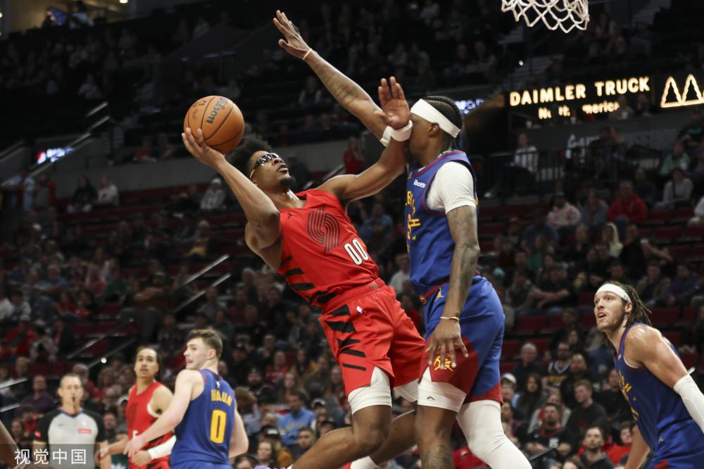 年轻球迷青 年轻球迷青