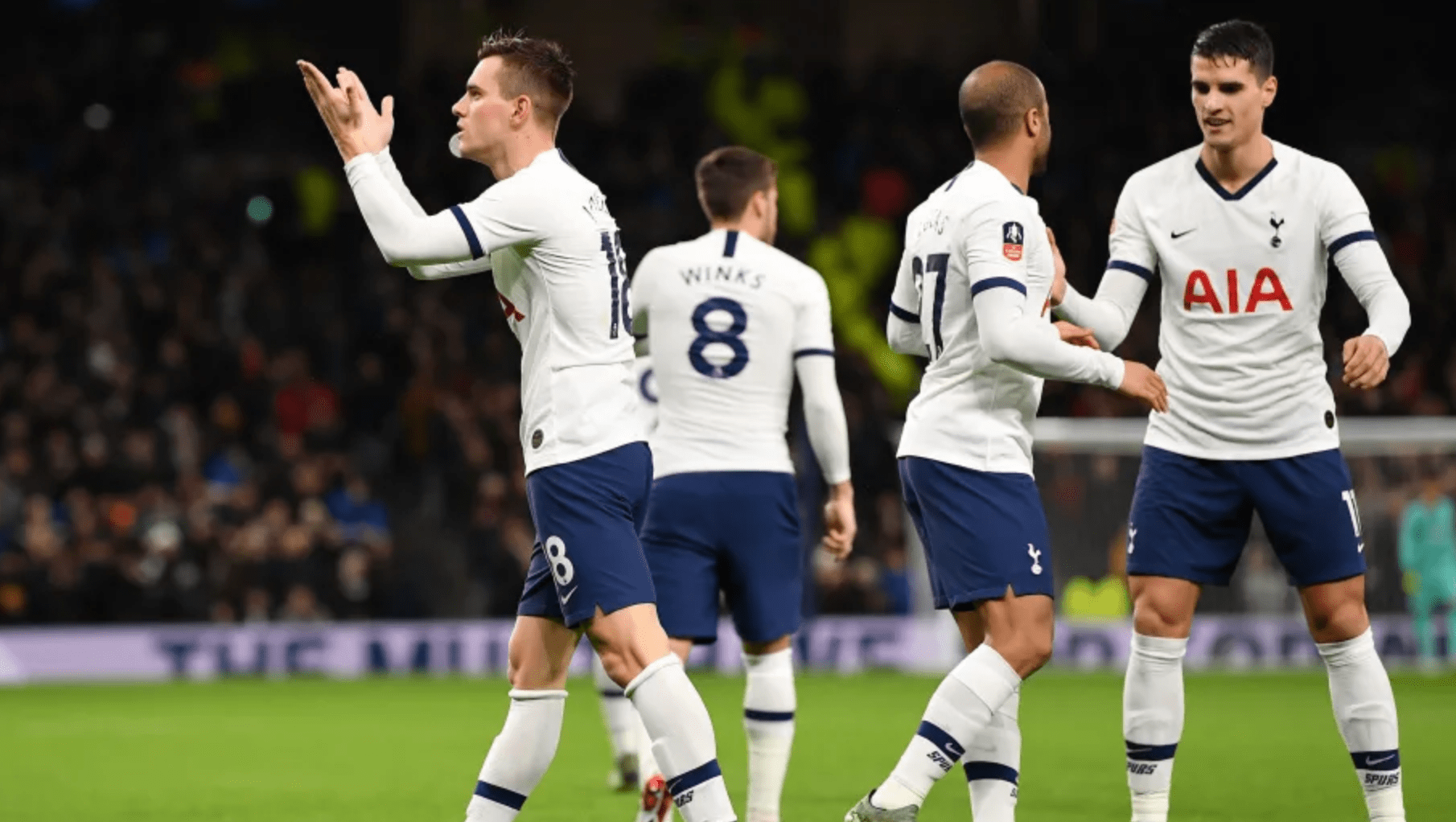 凭借流畅的 凭借流畅的